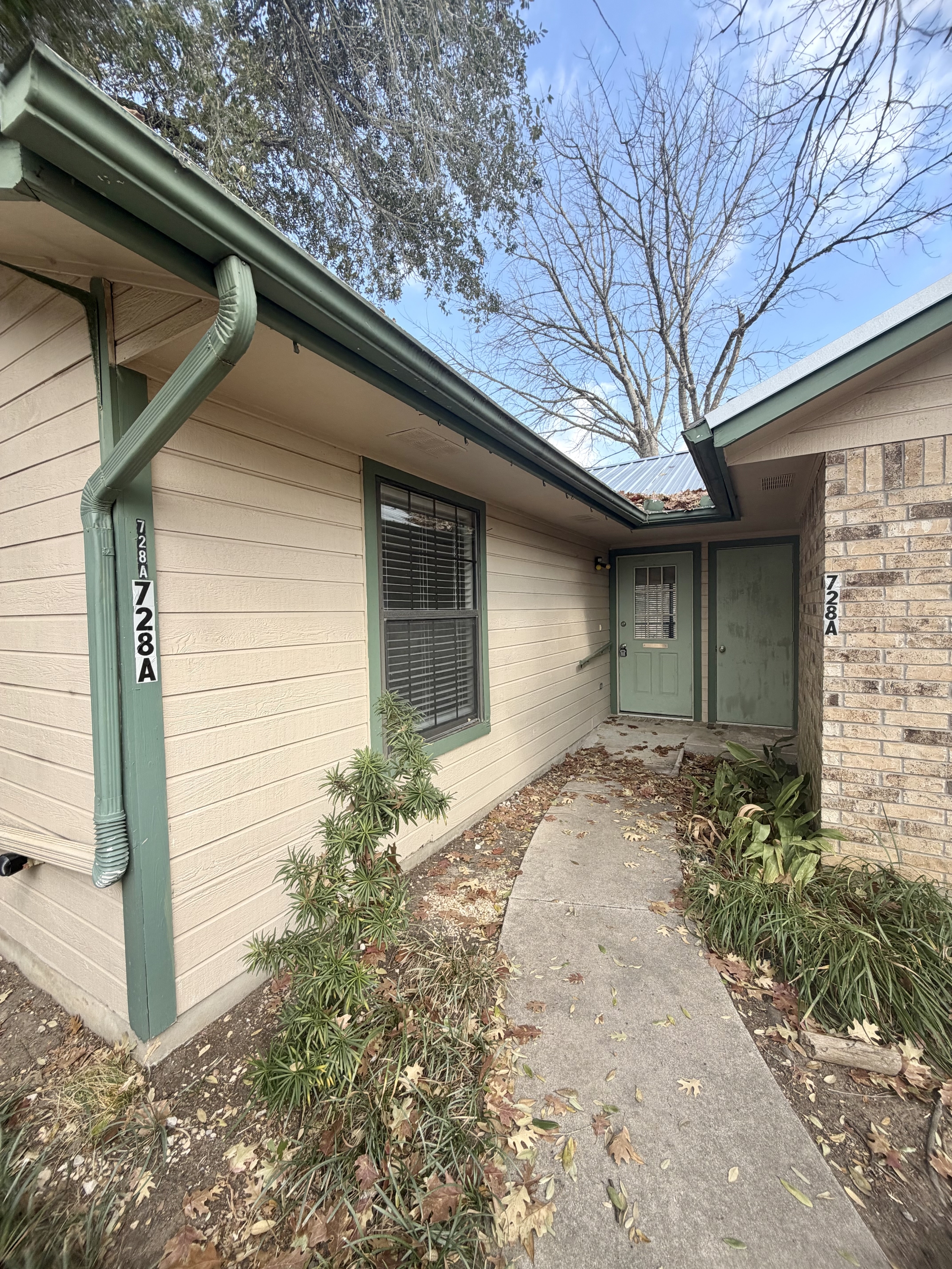 728 West San Antonio Street