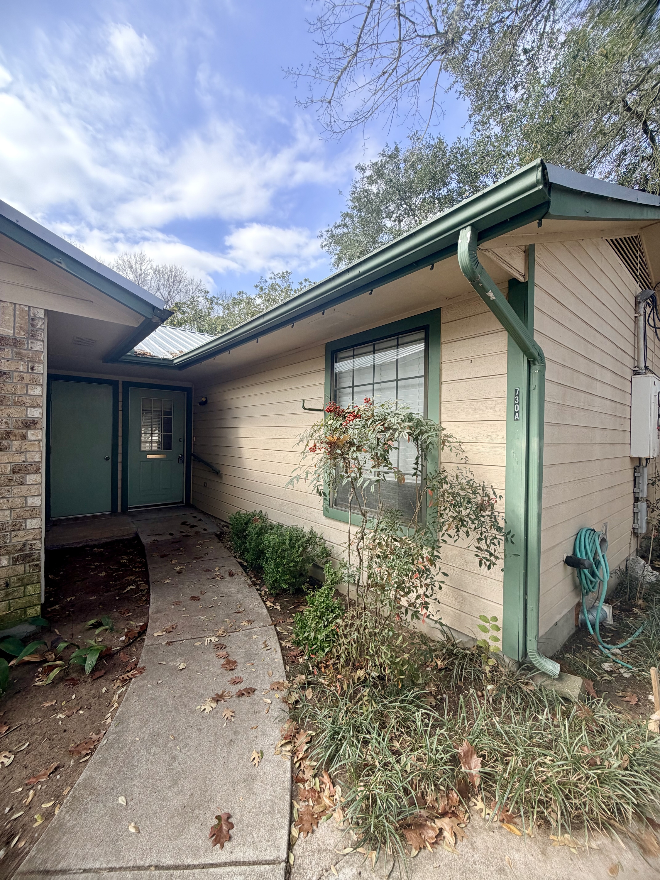 728 West San Antonio Street