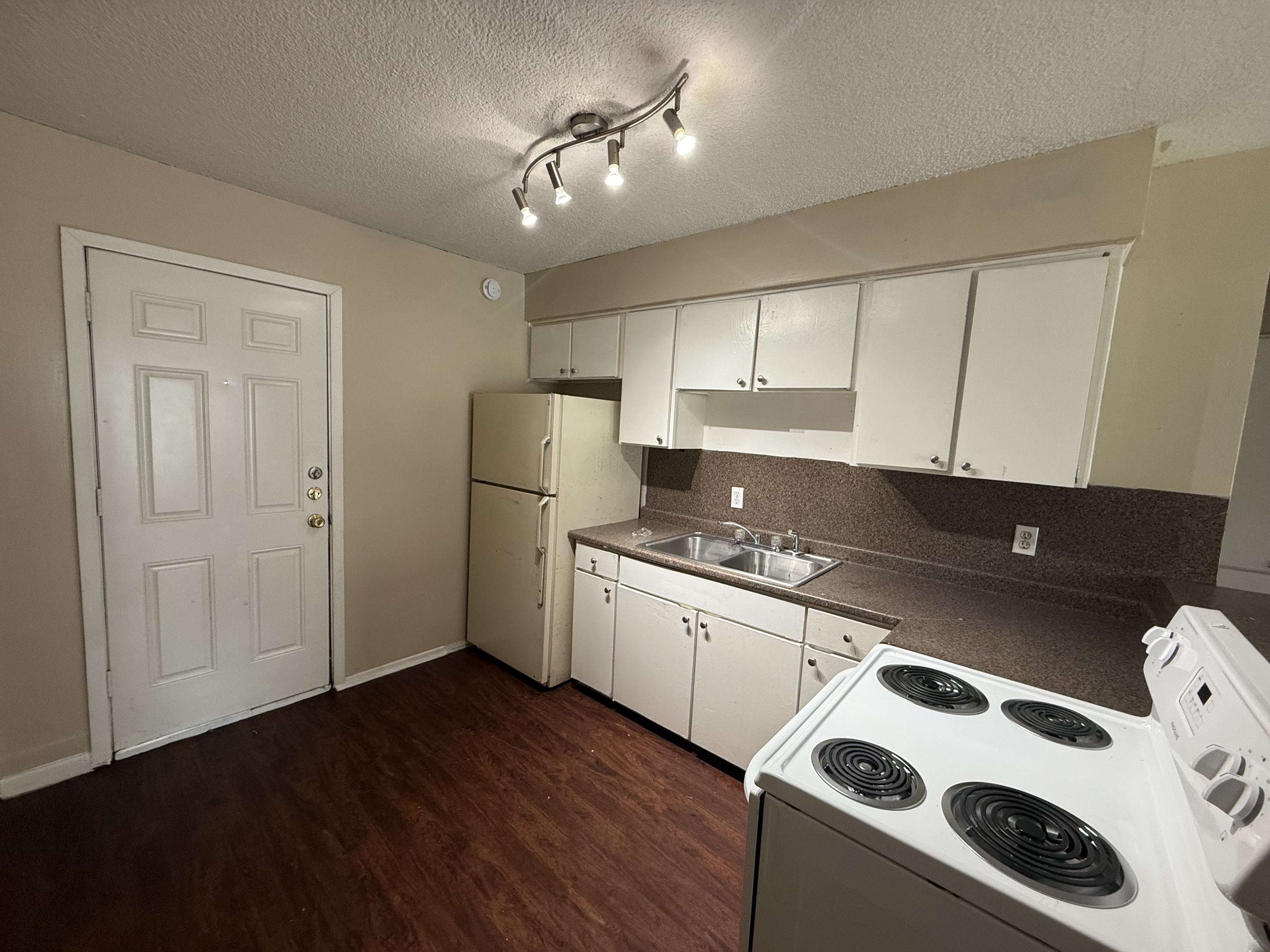 1243 North LBJ Drive - B