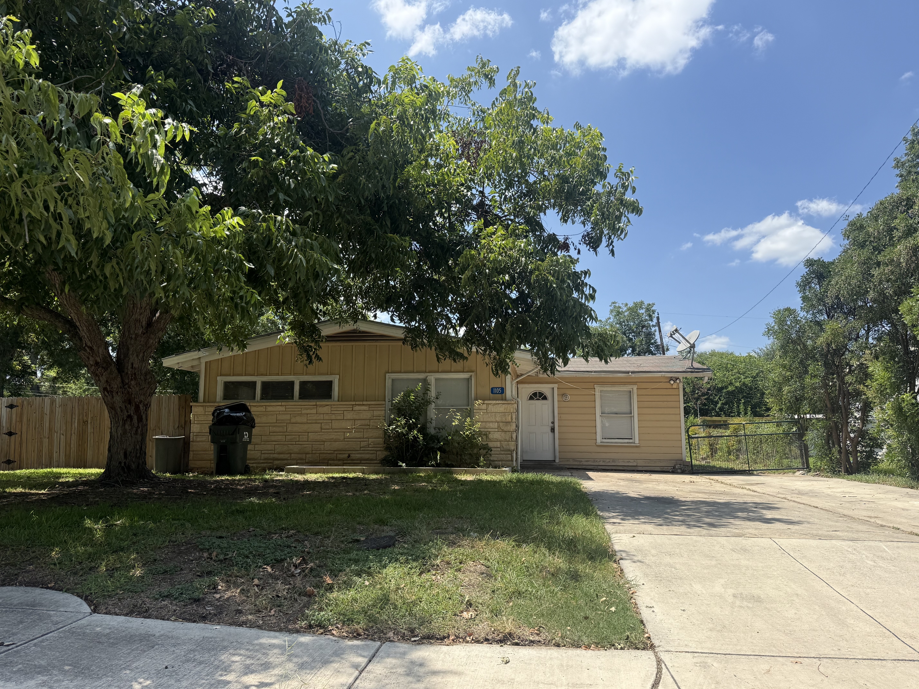 1105 Sycamore