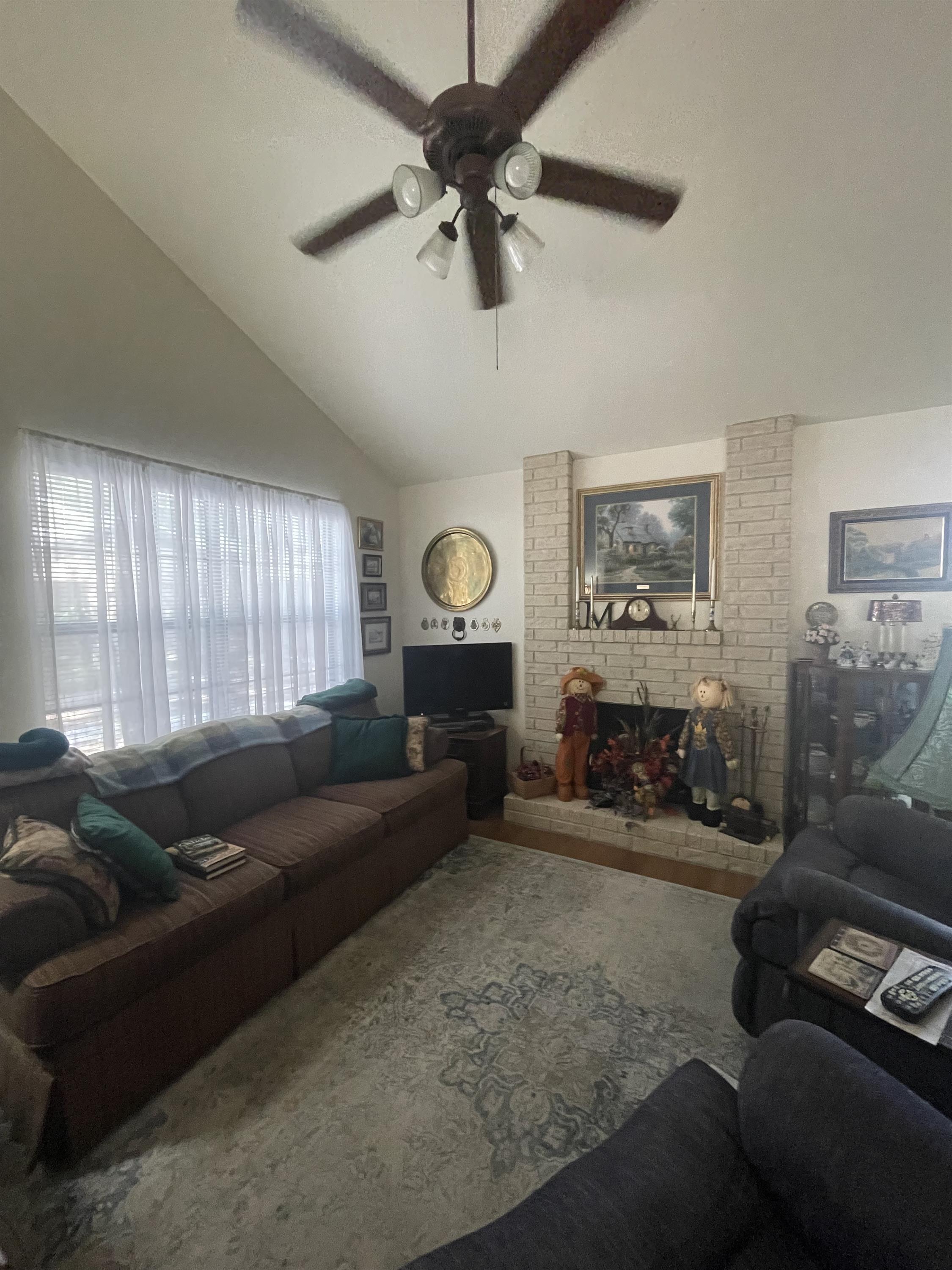 728 West San Antonio Street