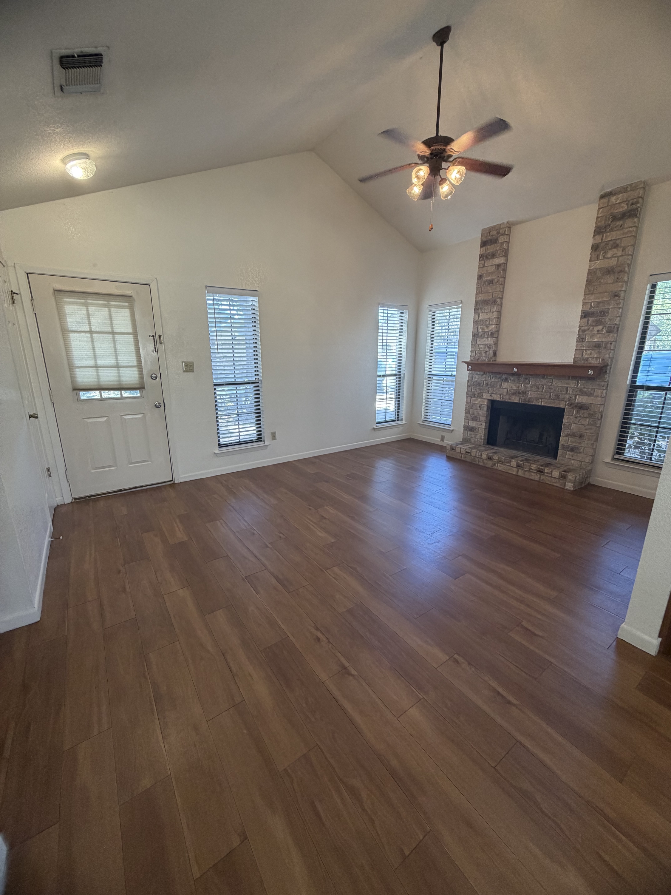 728 West San Antonio Street