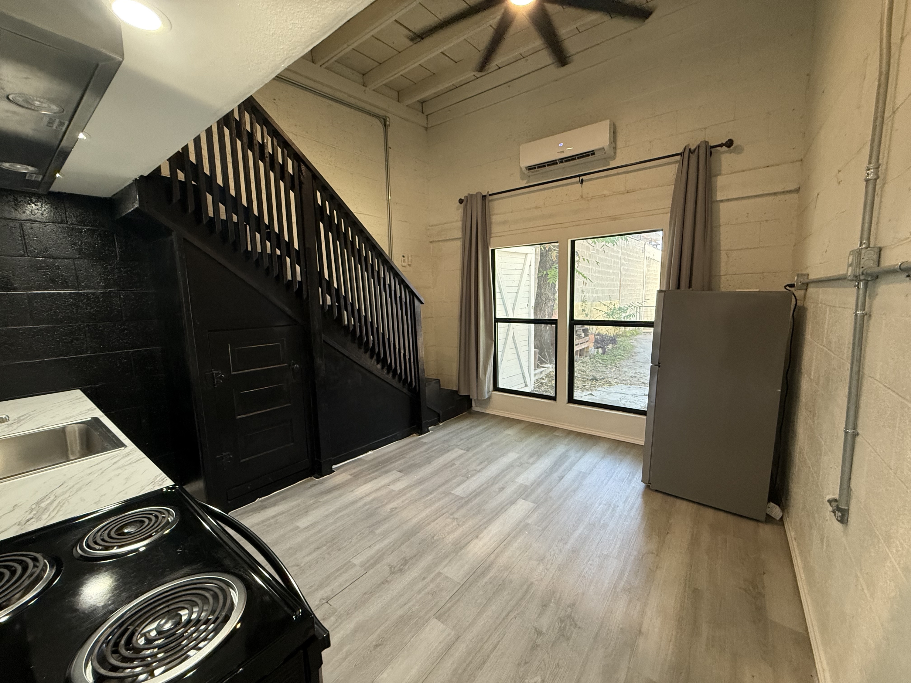 3916 South Presa Street - B