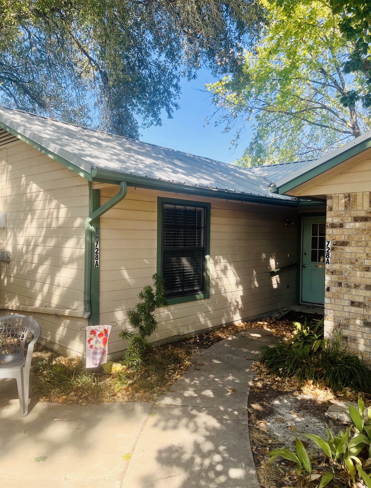 728 West San Antonio Street